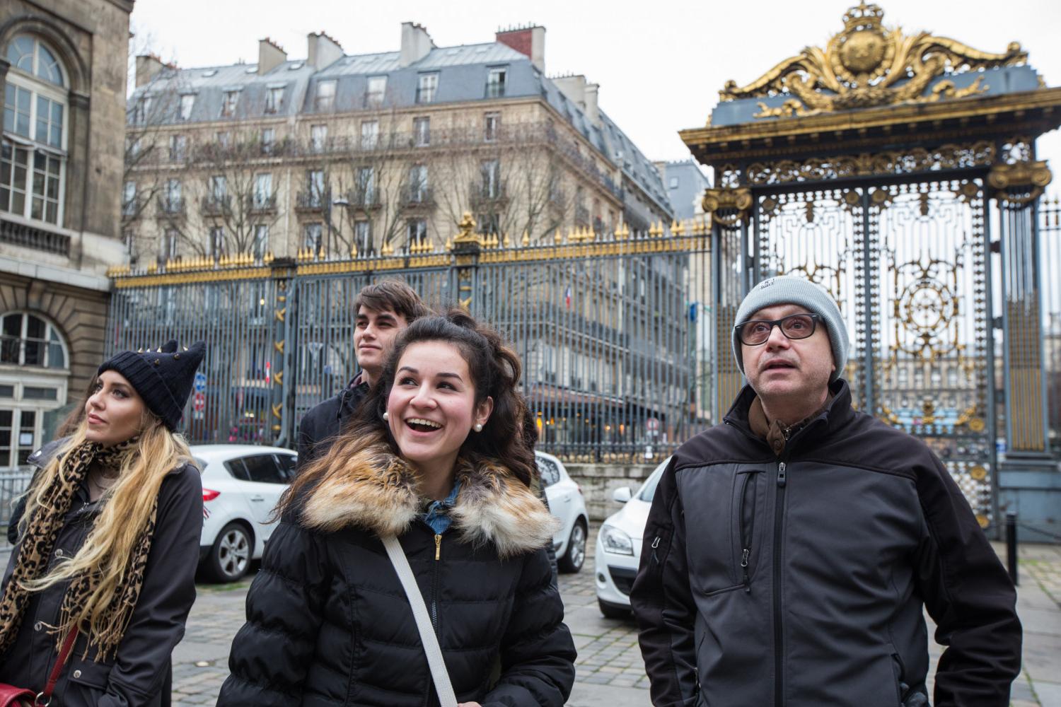 <a href='http://5g0xii.hoyao.net'>博彩网址大全</a> French Professor Pascal Rollet leads students on a study tour in Paris.