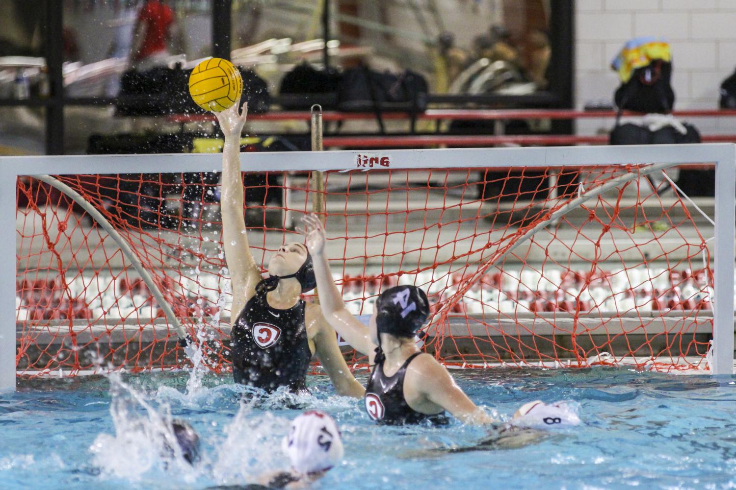 <a href='http://5g0xii.hoyao.net'>博彩网址大全</a> student athletes compete in a water polo tournament on campus.
